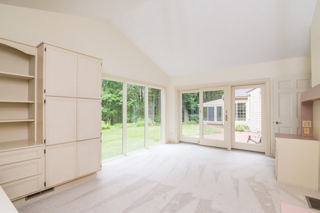 100 Hilltop Road Longmeadow, MA 01106 - Photo 18 of 42