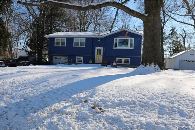 $575,000 | 12 Round Lake Avenue, Monroe, NY 10950