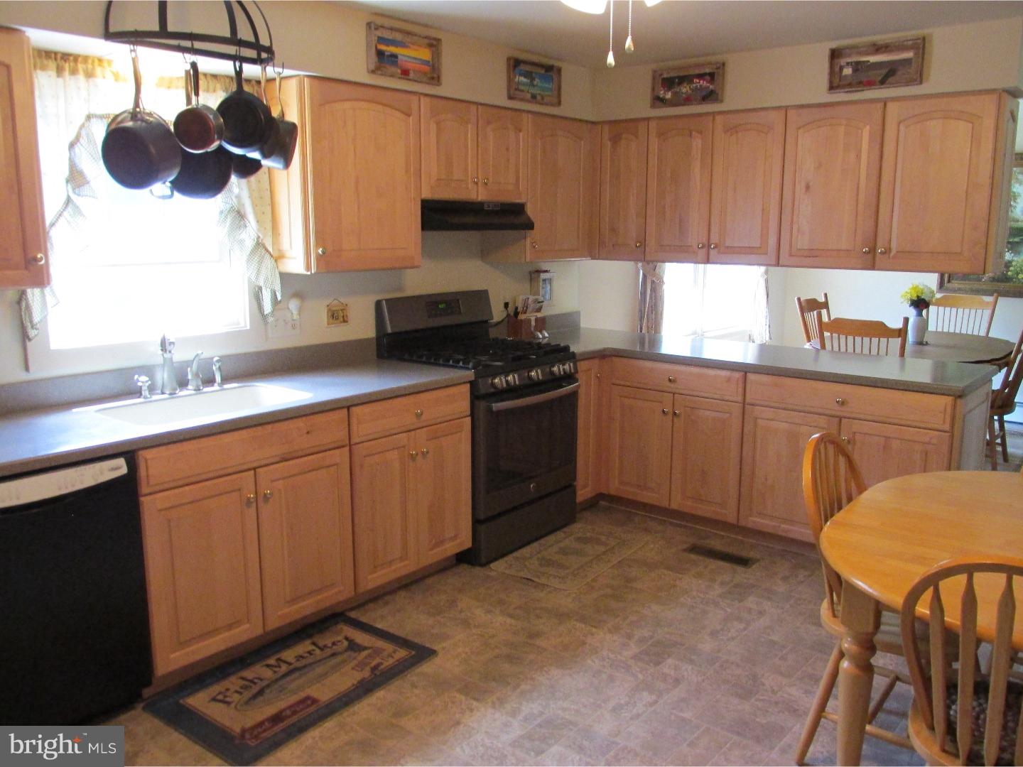 968 Apple Road Quakertown, PA 18951 - Photo 4 of 25 Gallery Image 4