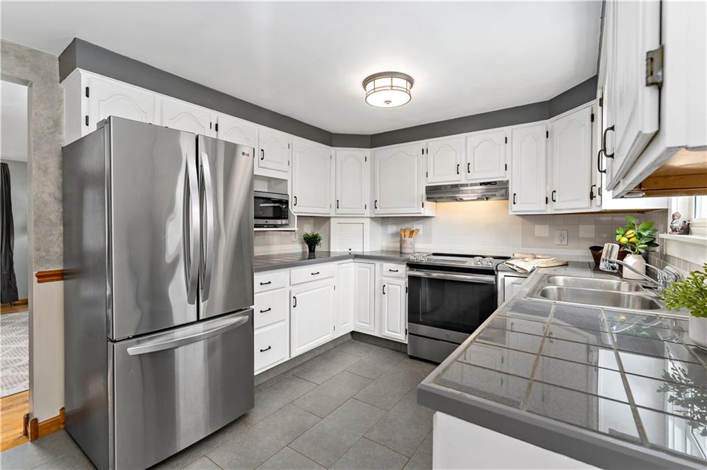 3181 Mellott Road Pittsburgh, PA 15227 - Photo 12 of 34 a kitchen with stainless steel appliances granite countertop a refrigerator sink and stove