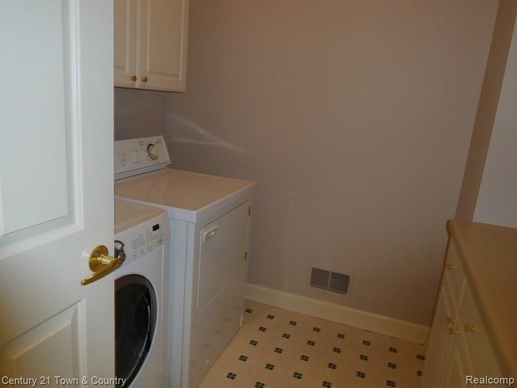 4675 Oakhurst Ridge Road, Unit 235 Clarkston, MI 48348 - Photo 38 of 46 39.JPG