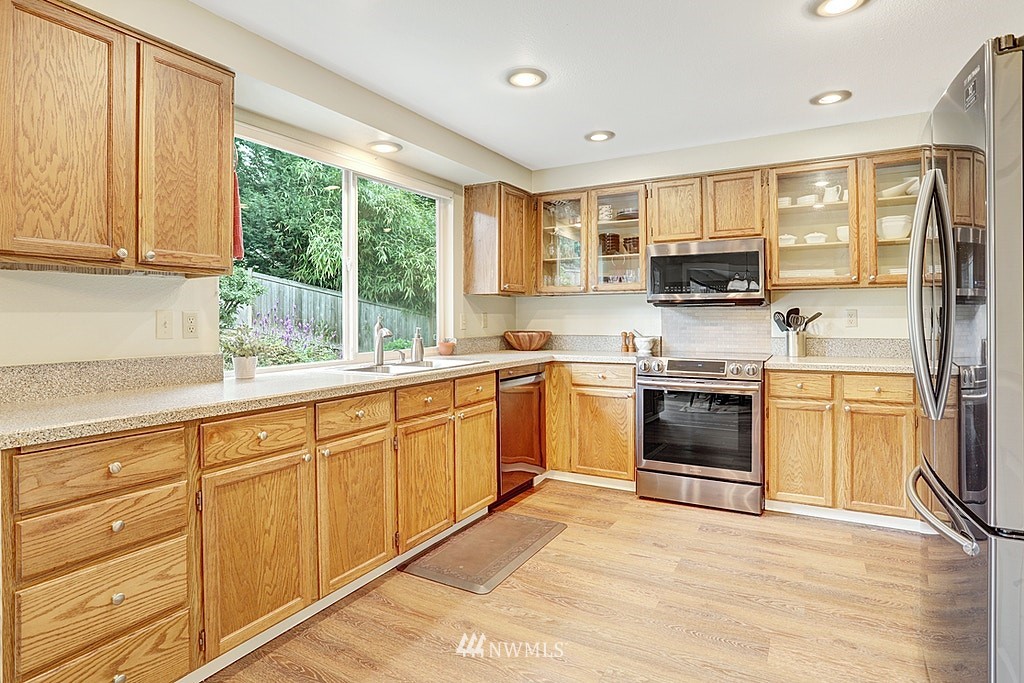 18111 150th Court Southeast Renton, WA 98058 - Photo 7 of 23 Gallery Image 7