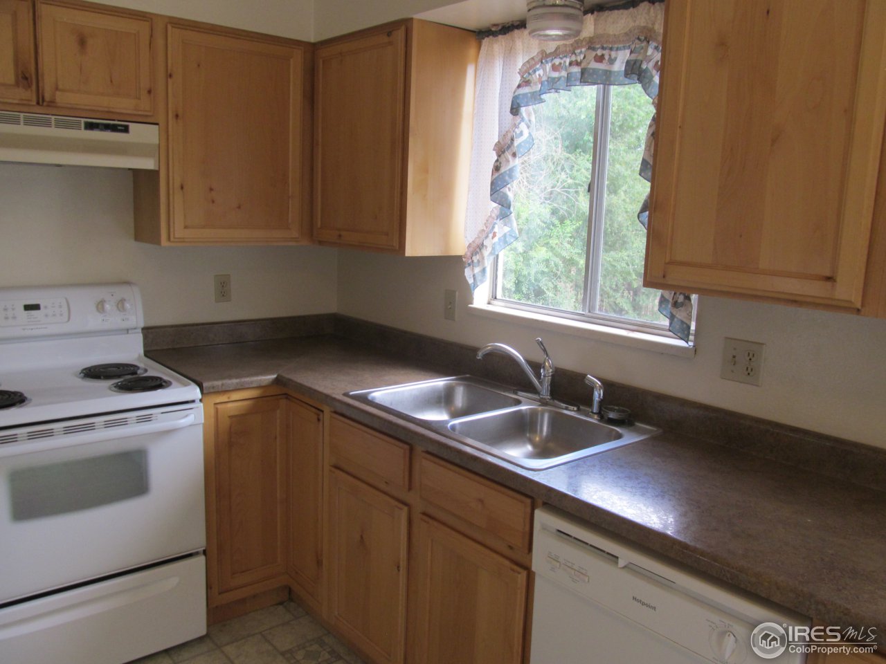 216 Briarwood Road Fort Collins, CO 80521 - Photo 4 of 16 Gallery Image 4