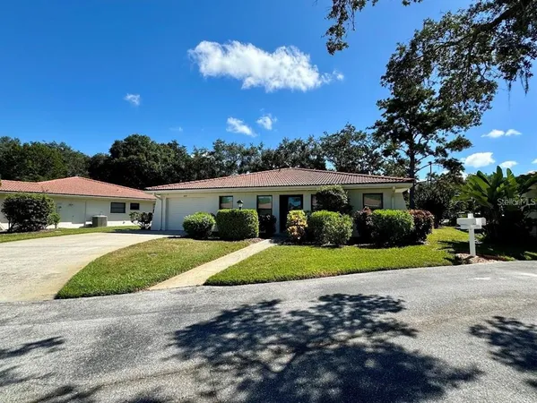 $2,600 | 5033 Vivienda Way, Unit 19, Sarasota, FL 34235