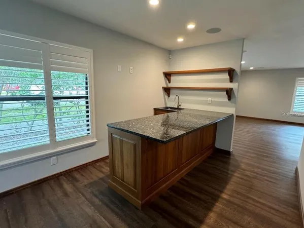 $2,600 | 5033 Vivienda Way, Unit 19, Sarasota, FL 34235