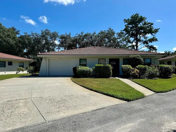 $2,600 | 5033 Vivienda Way, Unit 19, Sarasota, FL 34235