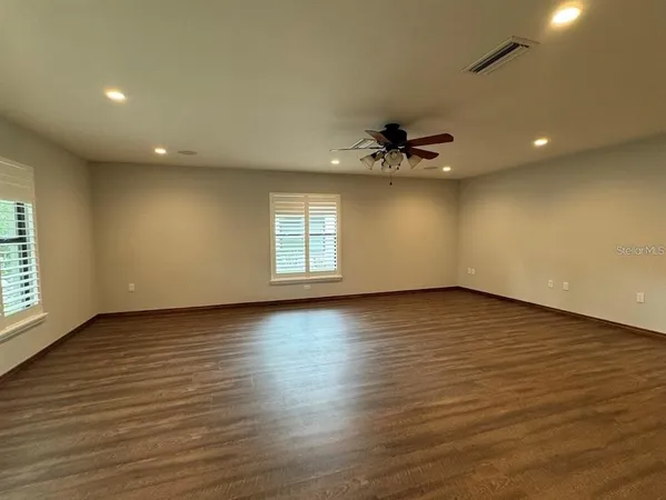 $2,600 | 5033 Vivienda Way, Unit 19, Sarasota, FL 34235