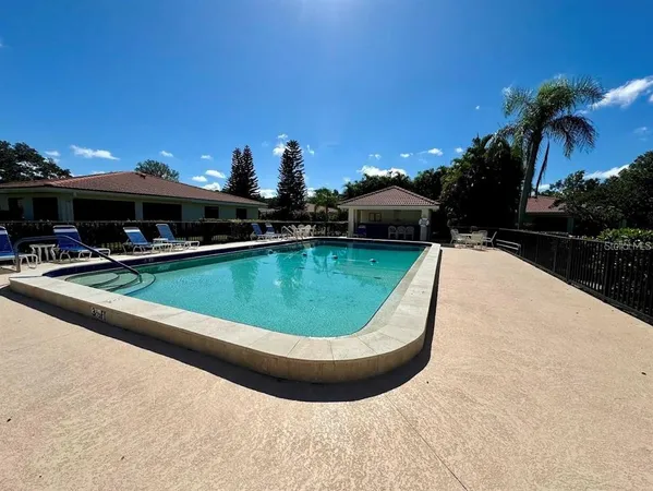 $2,600 | 5033 Vivienda Way, Unit 19, Sarasota, FL 34235