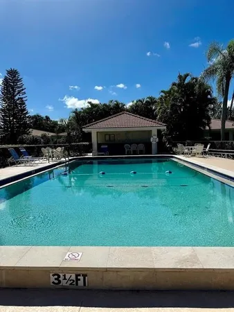 $2,600 | 5033 Vivienda Way, Unit 19, Sarasota, FL 34235