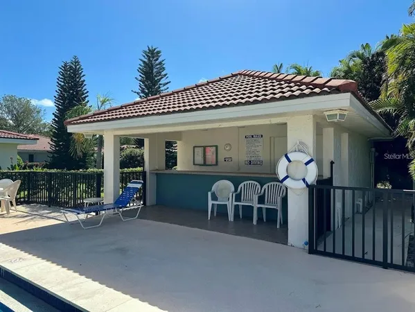 $2,600 | 5033 Vivienda Way, Unit 19, Sarasota, FL 34235