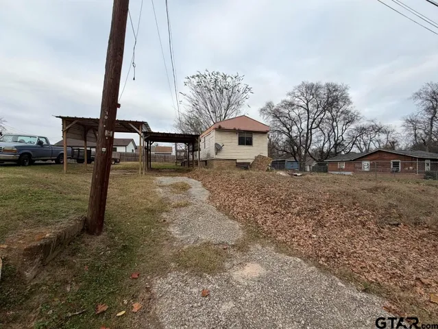 a view of a outdoor space