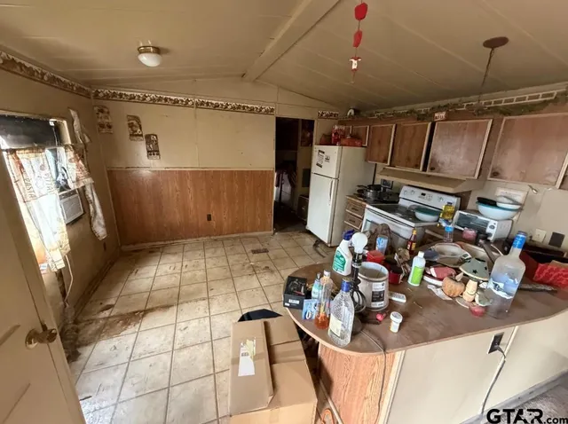 a view of a storage & utility room