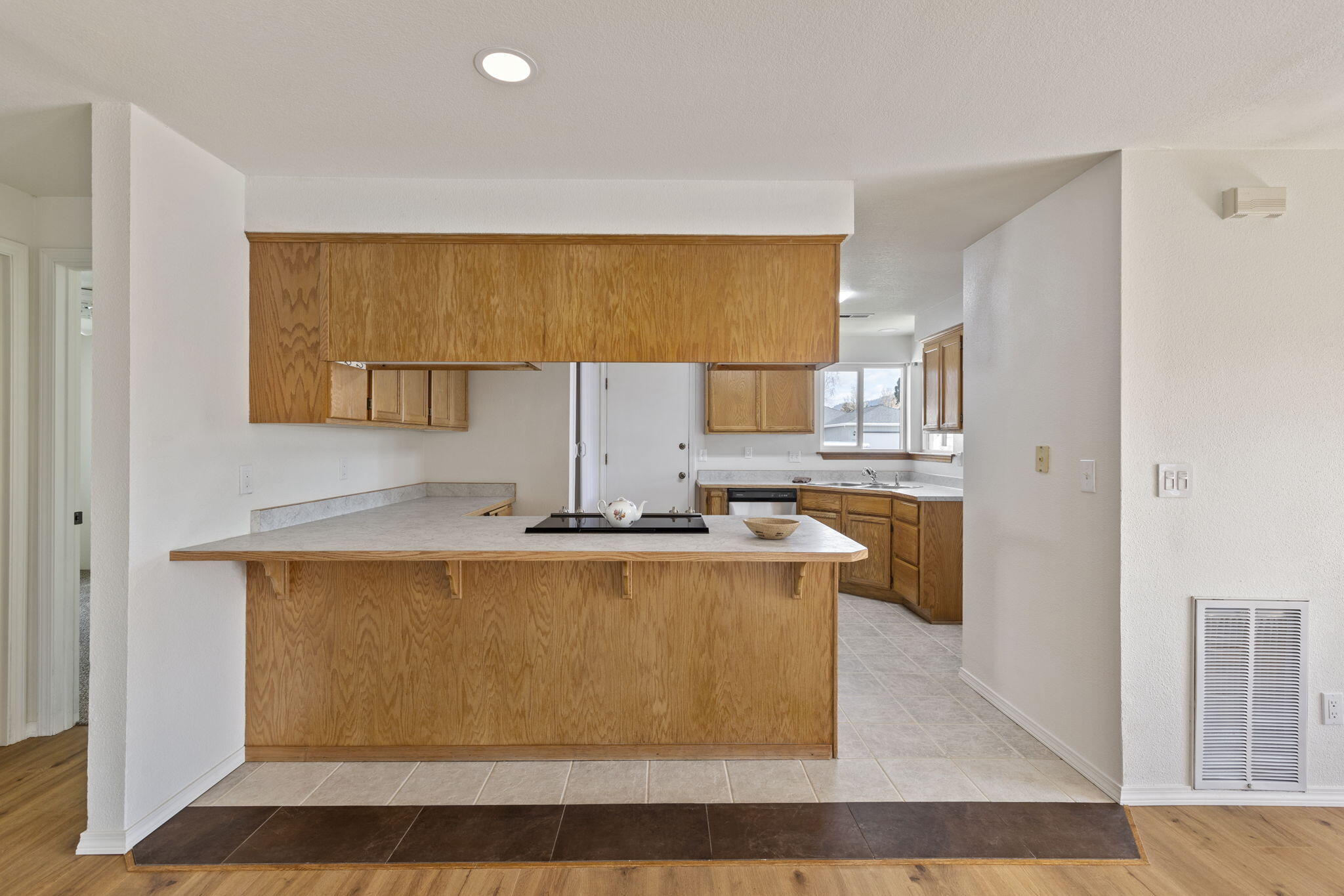 746 Tami Road Grants Pass, OR 97526 - Photo 2 of 19 divides kitchen and living area