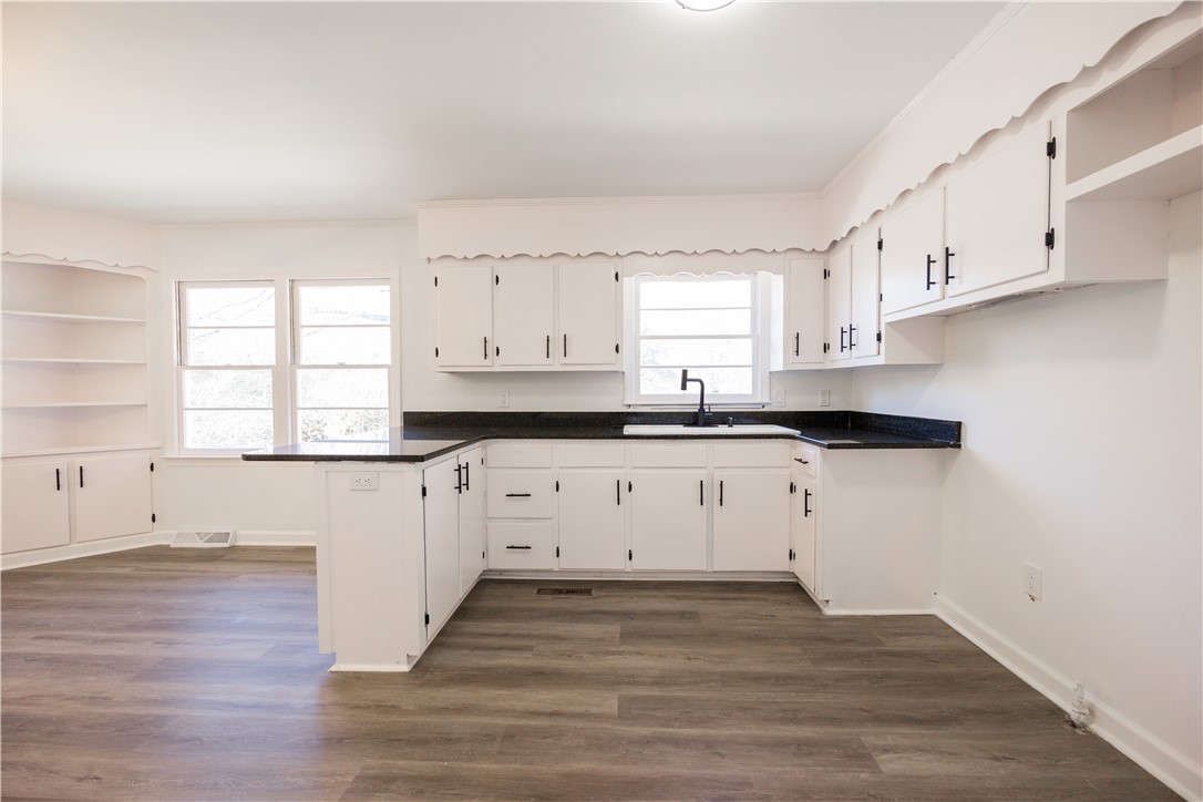 1342 South Walnut Street Seneca, SC 29678 - Photo 5 of 28