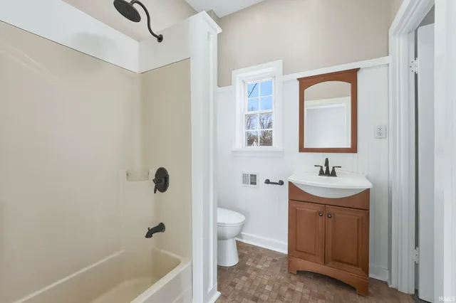 $269,900 | 201 West Pine Street, Pierceton, IN 46562