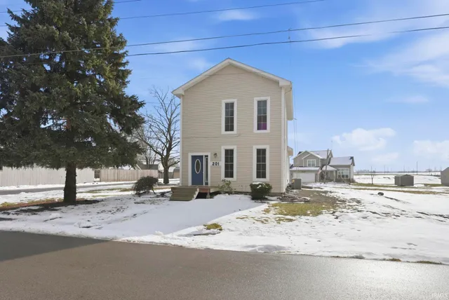 $269,900 | 201 West Pine Street, Pierceton, IN 46562