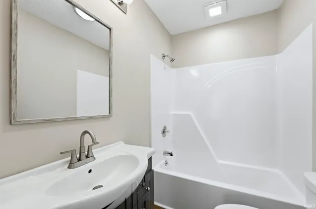 $269,900 | 201 West Pine Street, Pierceton, IN 46562