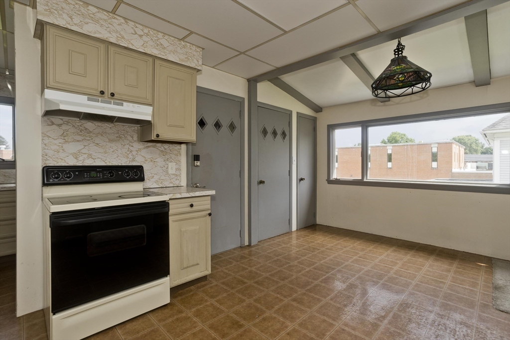 22 Maple Terrace West Springfield, MA 01089 - Photo 11 of 42 Gallery Image 11