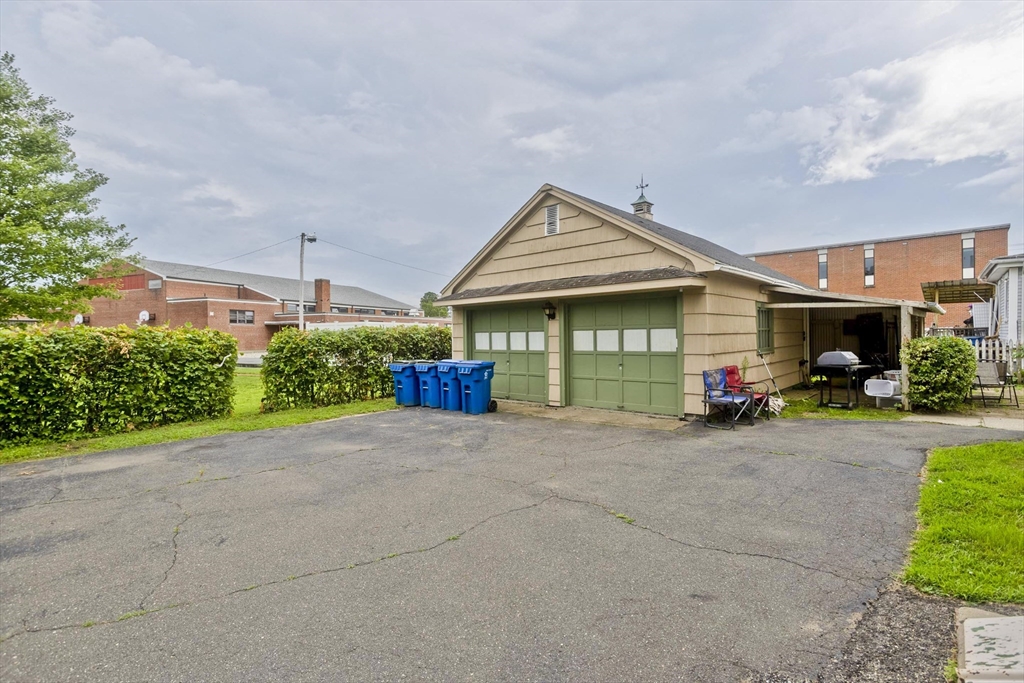 22 Maple Terrace West Springfield, MA 01089 - Photo 4 of 42 Gallery Image 4