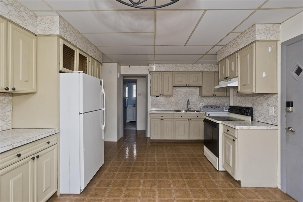 22 Maple Terrace West Springfield, MA 01089 - Photo 8 of 42 Gallery Image 8