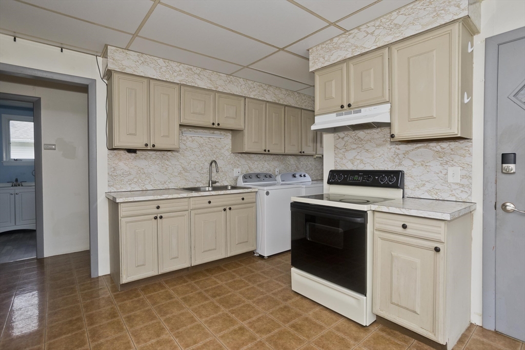 22 Maple Terrace West Springfield, MA 01089 - Photo 9 of 42 Gallery Image 9