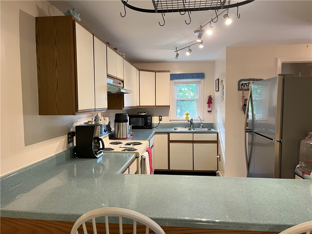 124 Darwin Street Woonsocket, RI 02895 - Photo 11 of 33