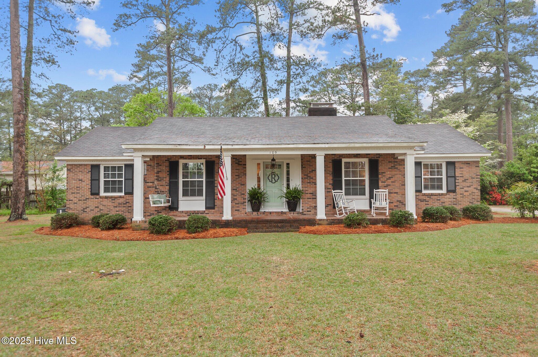 109 North Edgewood Dr  