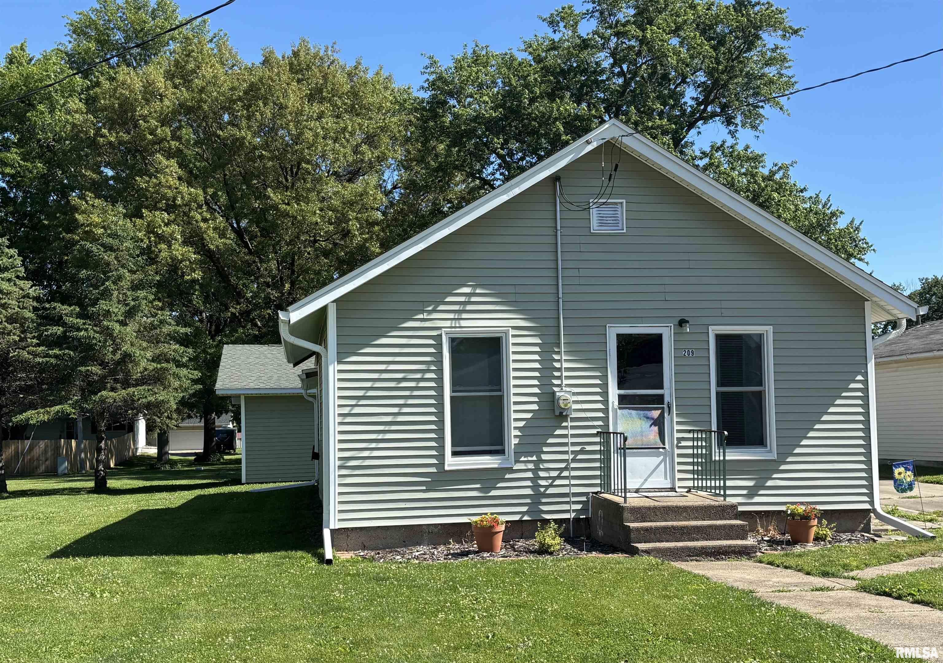 209 West C Street Alpha, IL 61413 - Photo 2 of 15