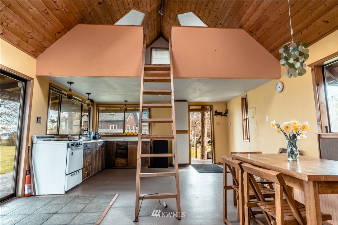 5 Sinclair Island Anacortes, WA 98221 - Photo 14 of 24