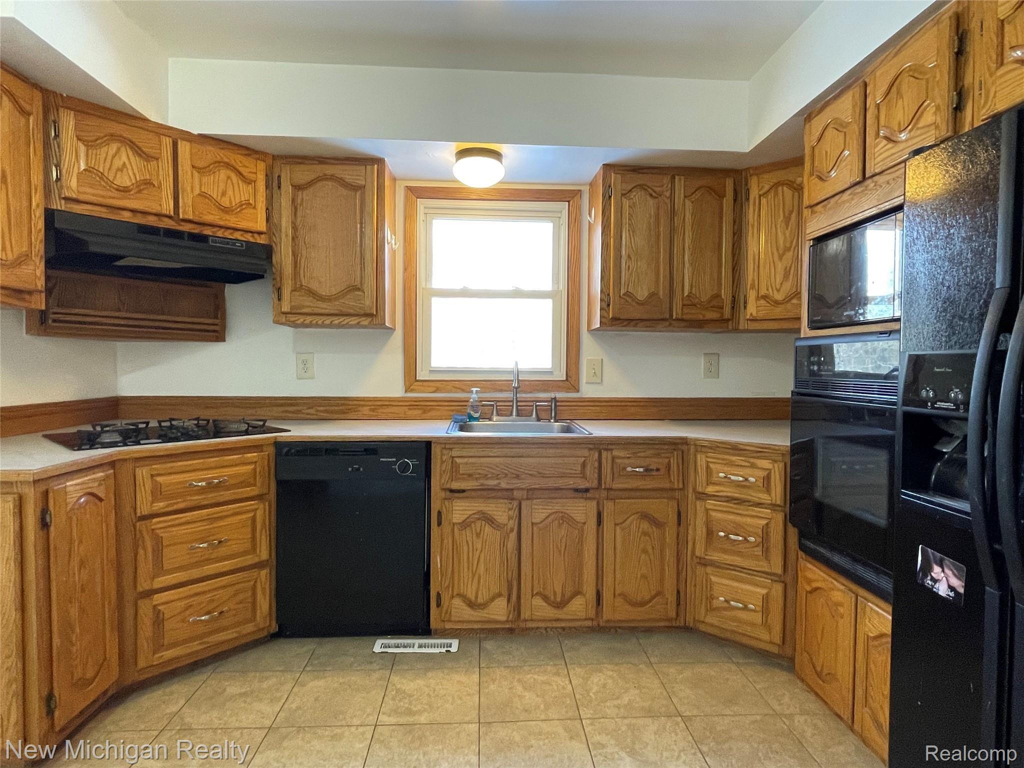 1900 Alsdorf Avenue Rochester, MI 48309 - Photo 6 of 16 K3.jpeg