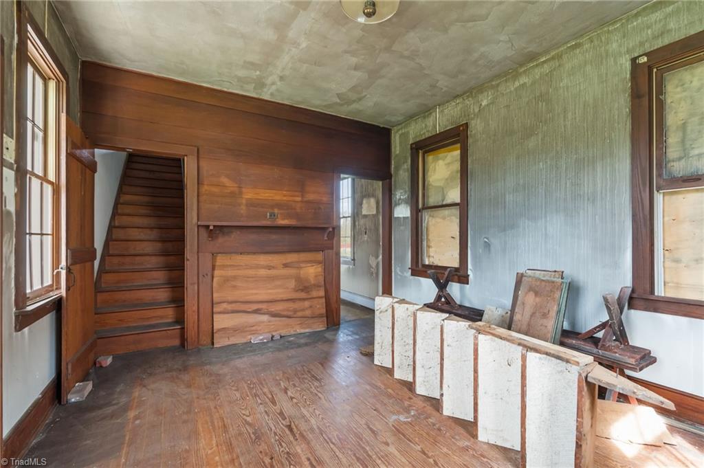 606 East Springfield Road High Point, NC 27263 - Photo 13 of 35