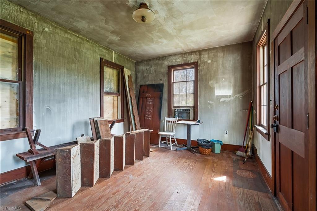 606 East Springfield Road High Point, NC 27263 - Photo 14 of 35