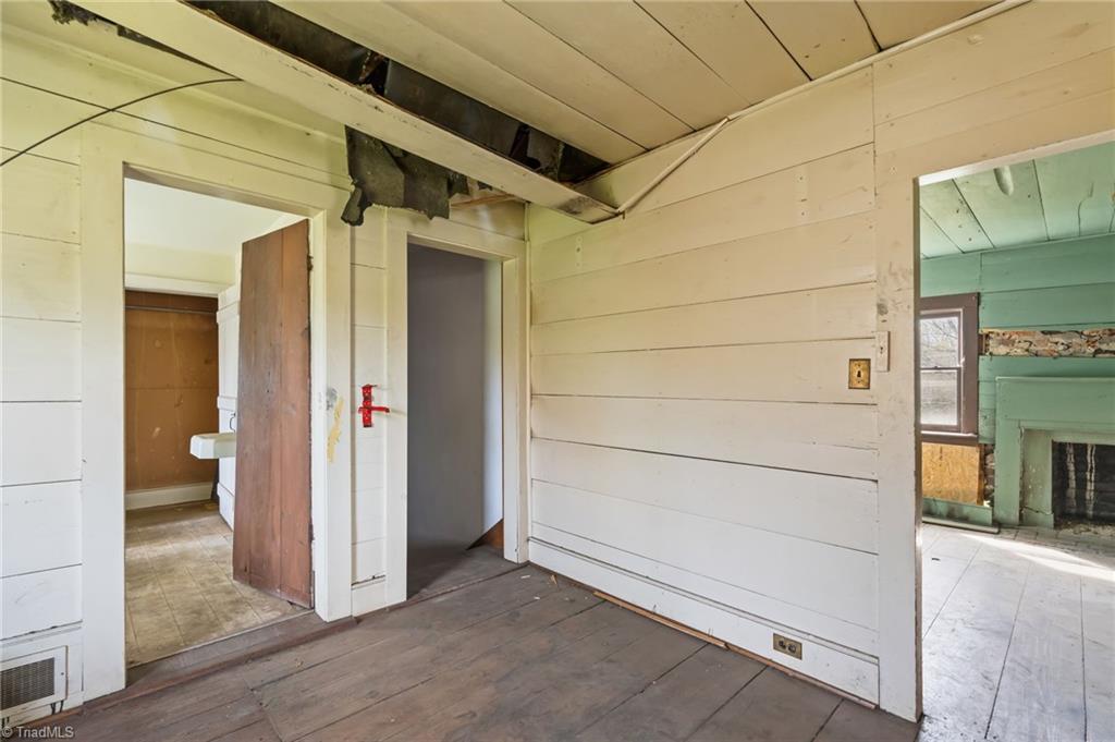 606 East Springfield Road High Point, NC 27263 - Photo 17 of 35