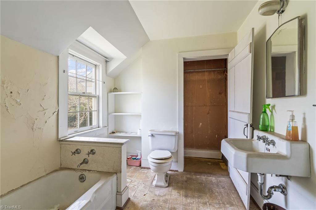 606 East Springfield Road High Point, NC 27263 - Photo 18 of 35