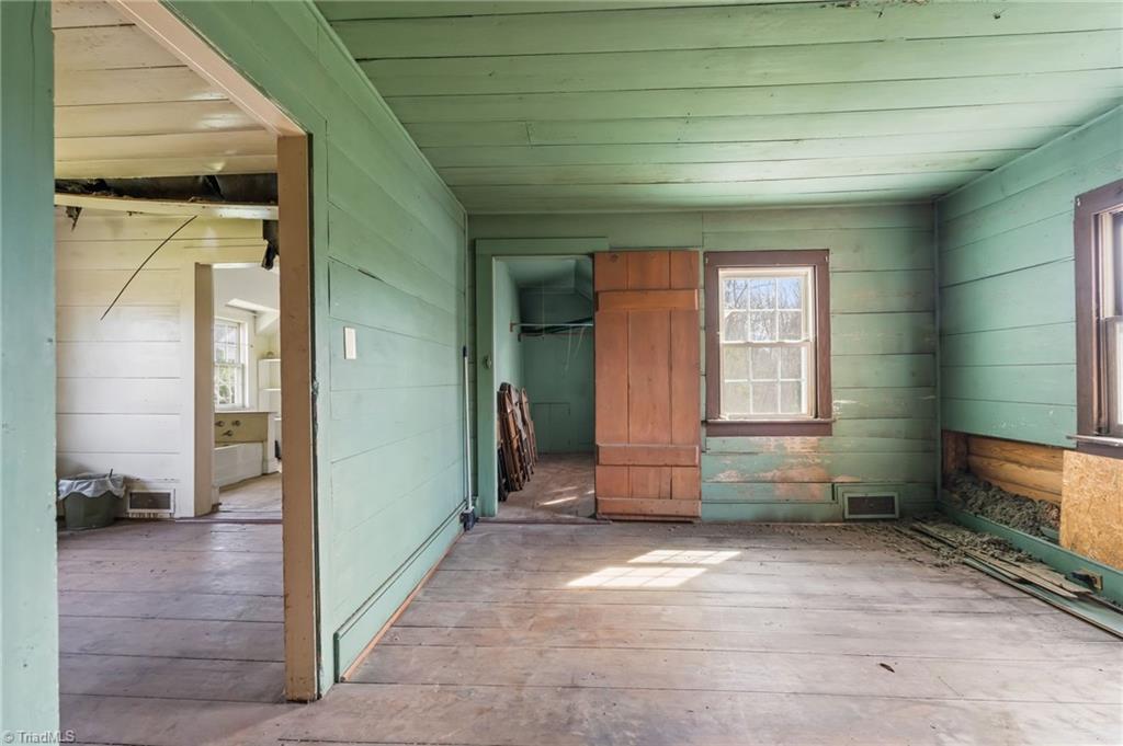 606 East Springfield Road High Point, NC 27263 - Photo 21 of 35