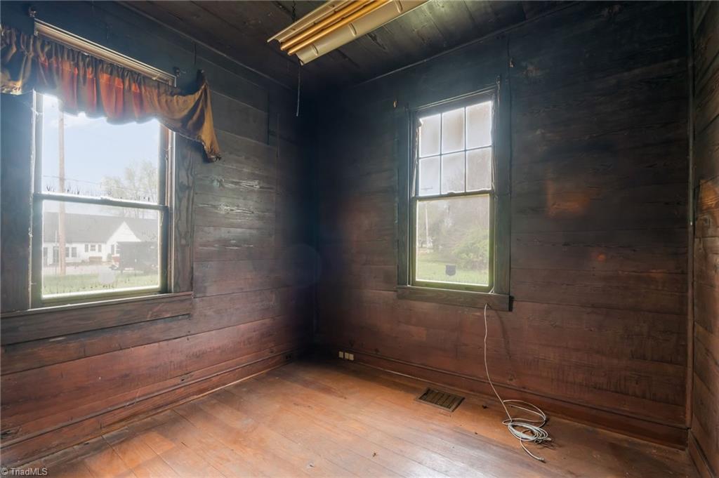 606 East Springfield Road High Point, NC 27263 - Photo 6 of 35