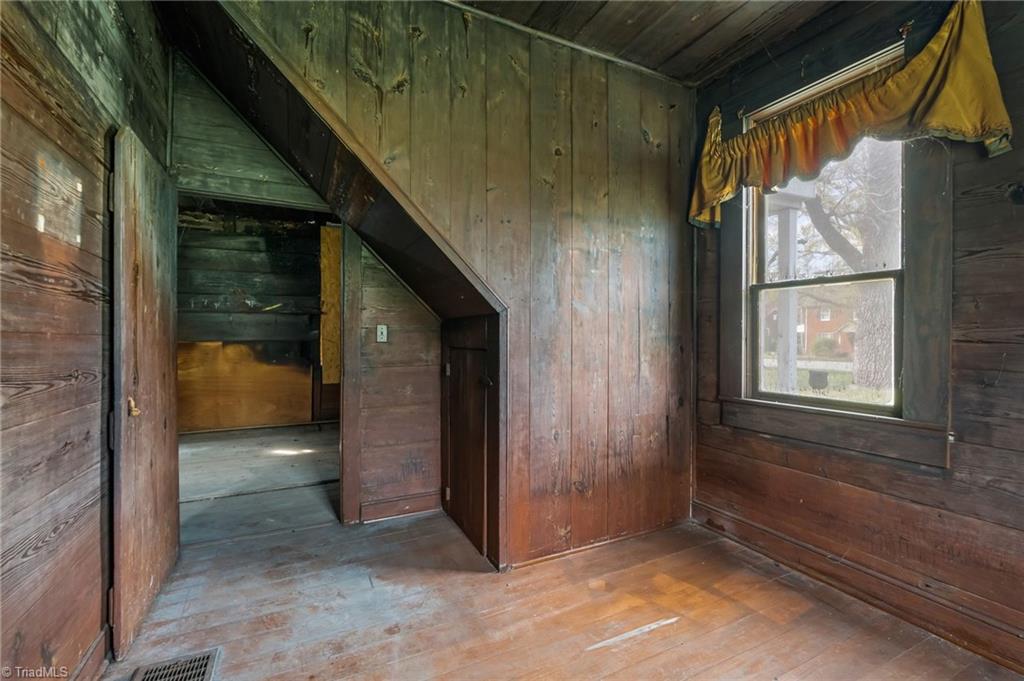 606 East Springfield Road High Point, NC 27263 - Photo 7 of 35