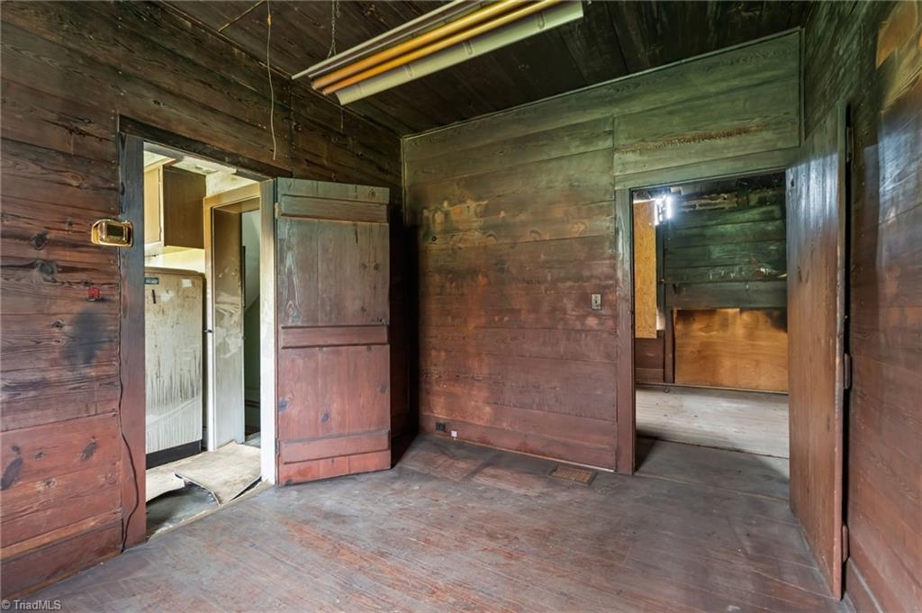 606 East Springfield Road High Point, NC 27263 - Photo 10 of 35