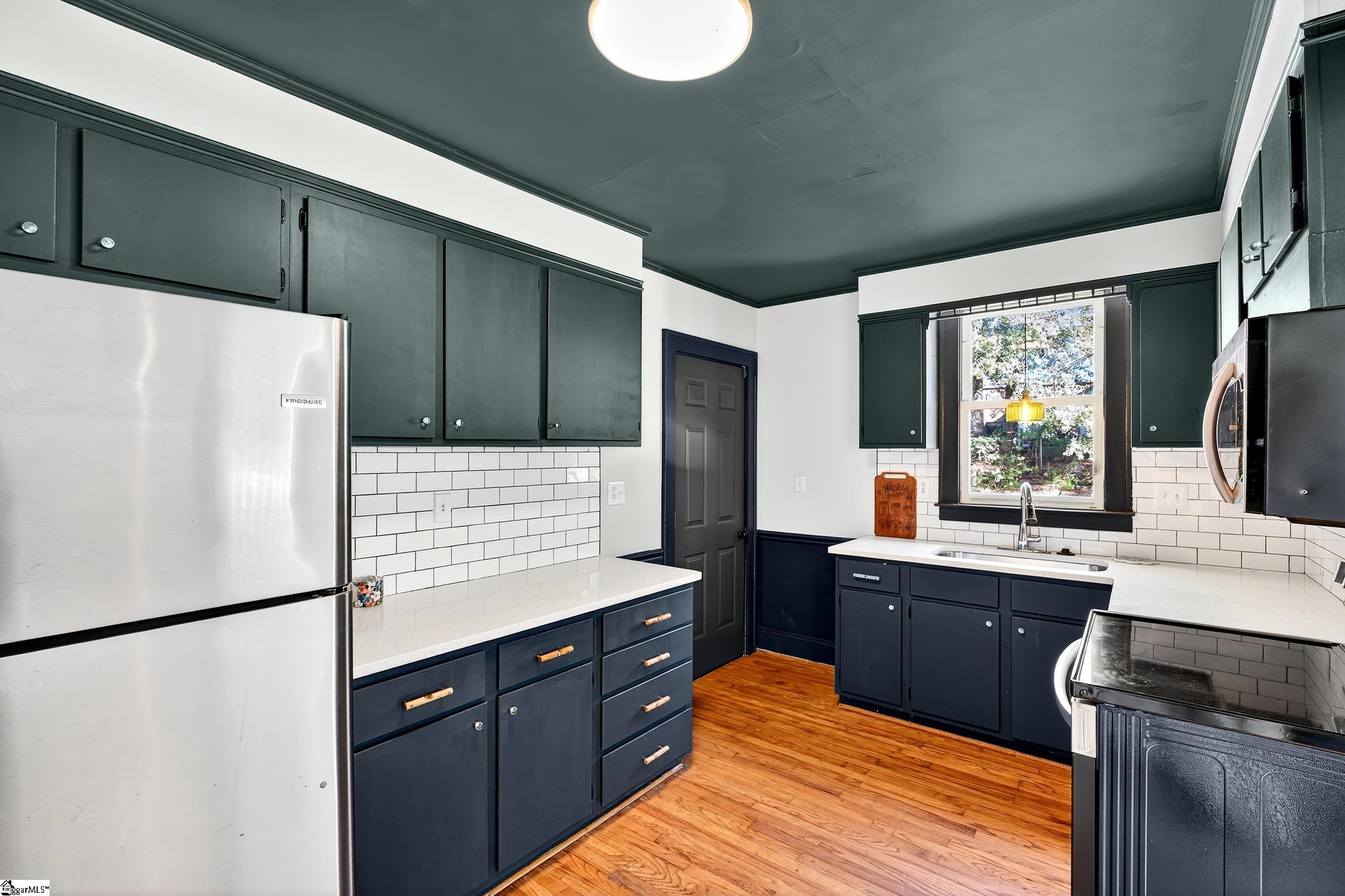 130 Pleasant Ridge Avenue Greenville, SC 29605 - Photo 12 of 29