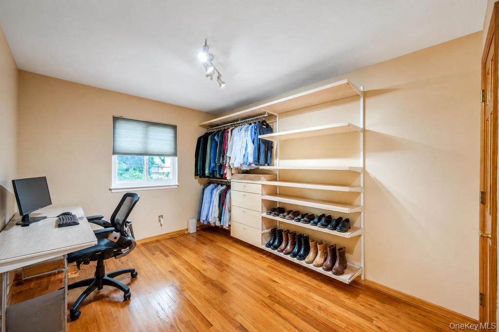 372 Hungry Harbor Road Valley Stream, NY 11581 - Photo 14 of 25