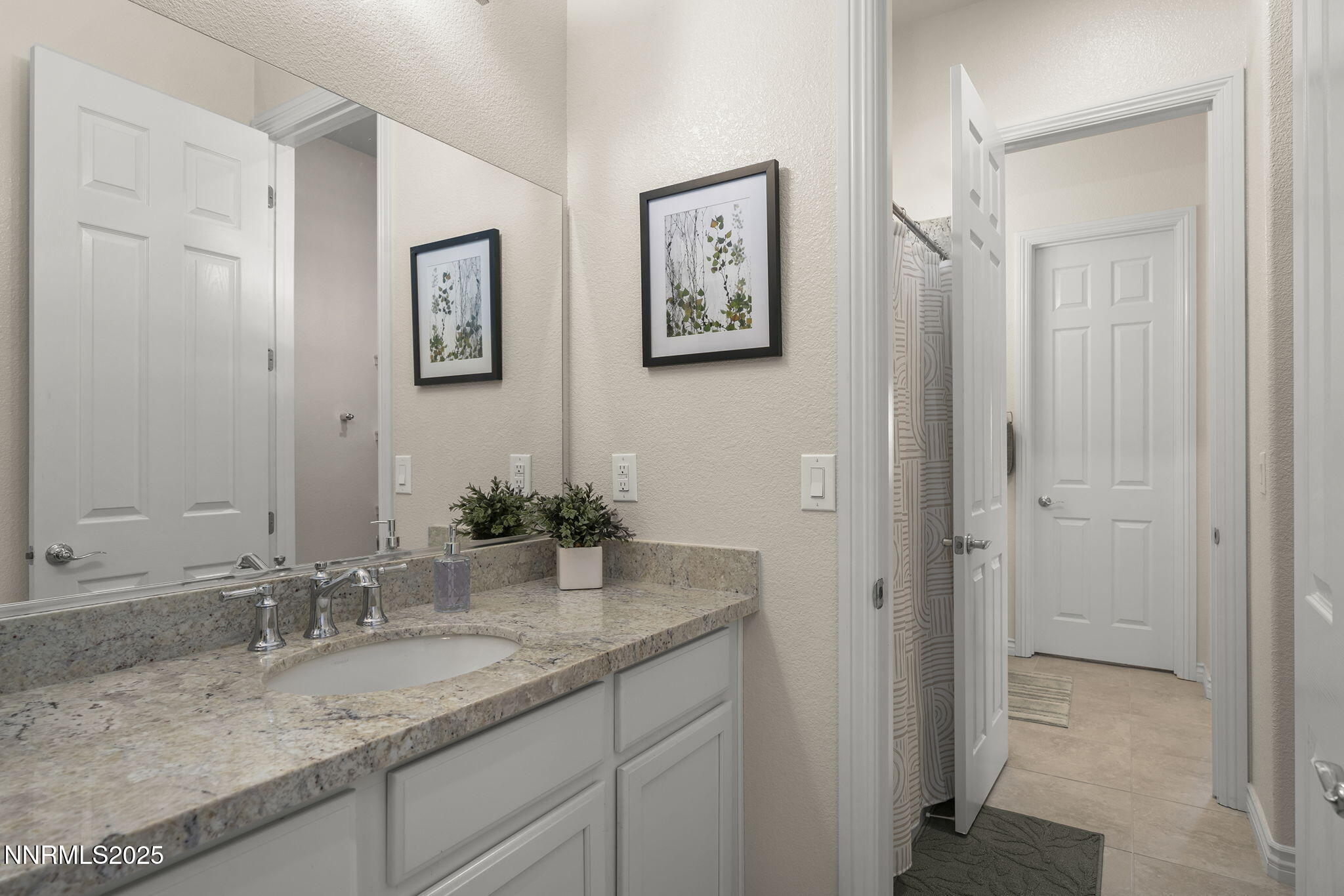 8352 Endsley Drive Reno, NV 89439 - Photo 14 of 25 19-web-or-mls-_DSC3637