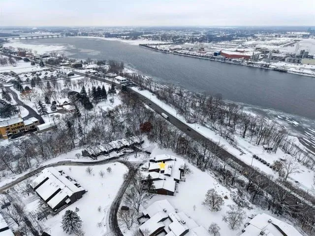 $499,900 | 112 Webster Heights Drive, Green Bay, WI 54301