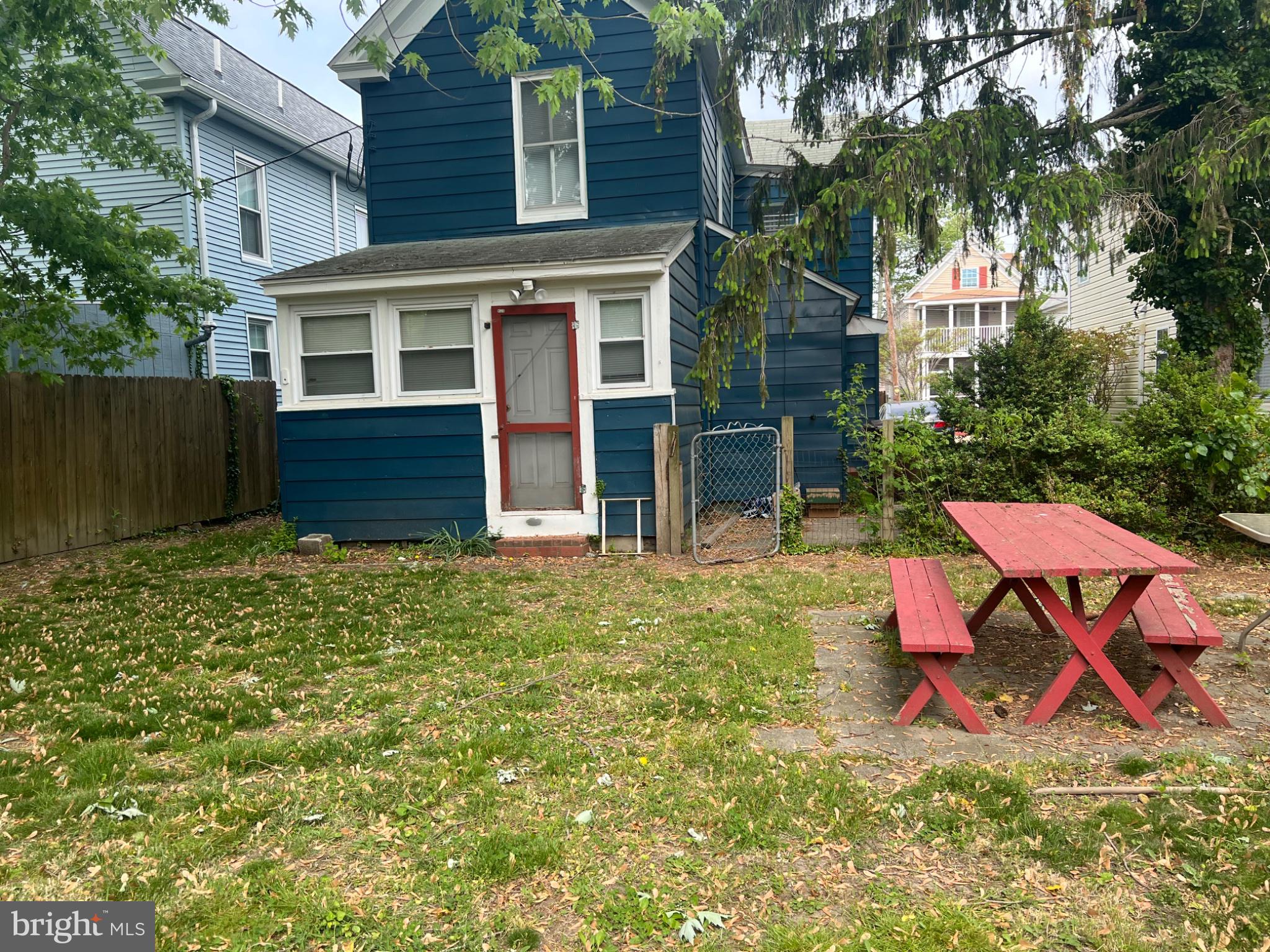 10 Willis Street Cambridge, MD 21613 - Photo 26 of 27 Charming blue home with inviting yard.