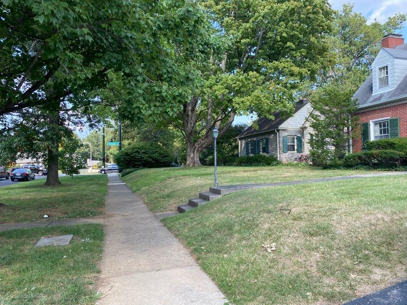 304 Chinoe Road Lexington, KY 40502 - Photo 3 of 42 IMG_5134