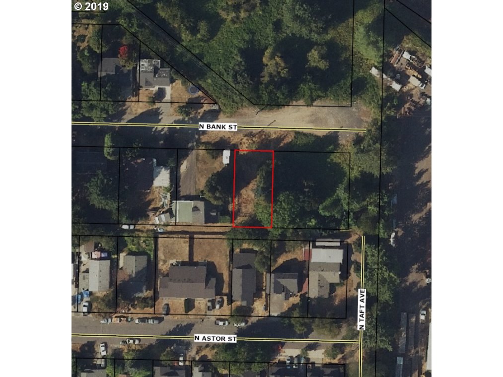 a view of entryway and outdoor