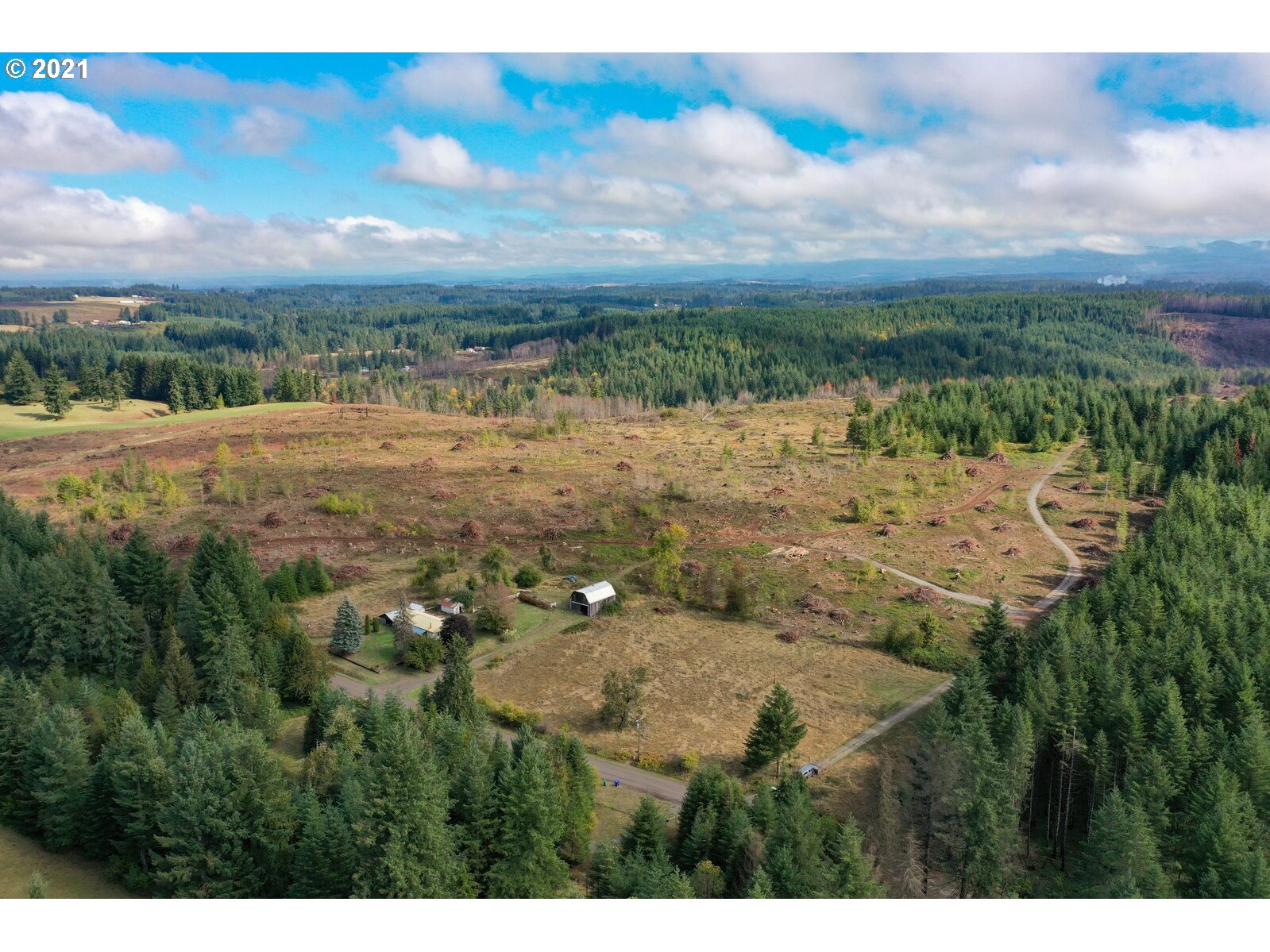 27360 South Shibley Road Colton, OR 97017 - Photo 8 of 11 a view of a lake with beach and city view