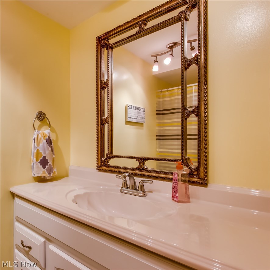 4928 Fairlawn Road Cleveland, OH 44124 - Photo 18 of 29 Additional full bath...