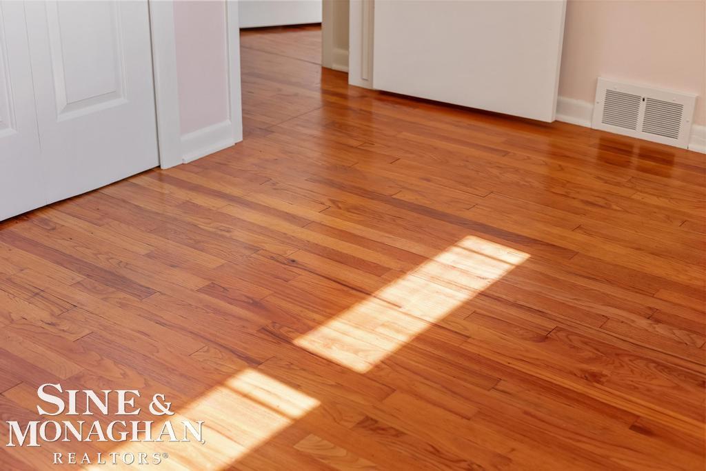 1793 Roslyn Road Grosse Pointe, MI 48236 - Photo 20 of 44 50199142-6A2099A7-BE75-4AD7-BD55-303EF611F569.JPG