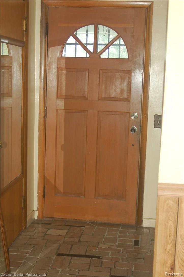1460 Belsay Road Burton, MI 48509 - Photo 16 of 24 DSC_0061.JPG