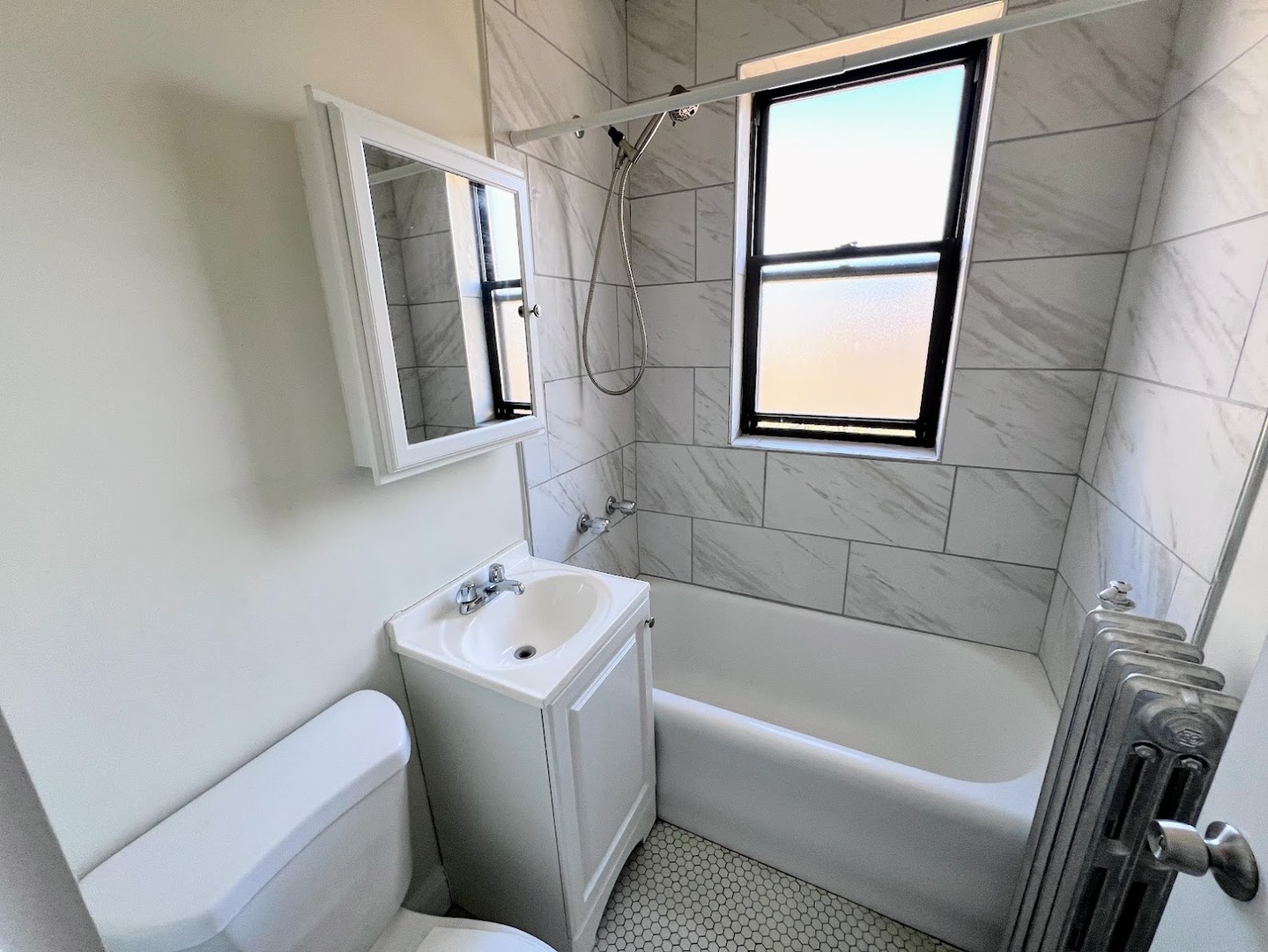 839 West Sheridan Road, Unit 506 Chicago, IL 60613 - Photo 9 of 10